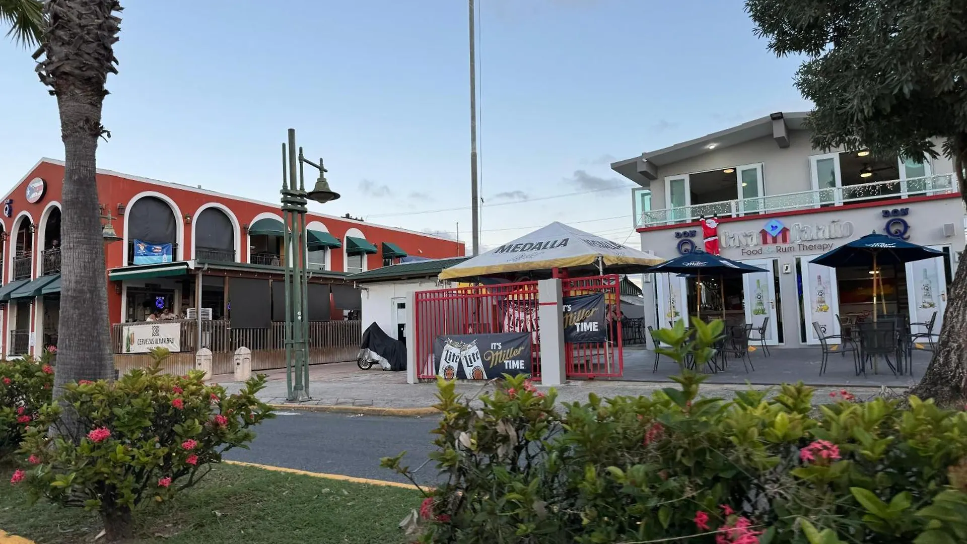Chic 3 Bedroom Unit, Few Steps To The Ocean, Barbosa Unit 4 Catano Apartamento