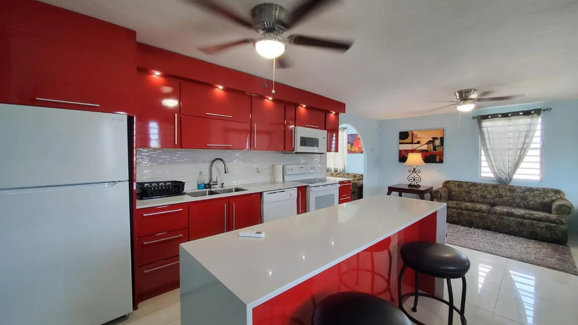 Chic 3 Bedroom Unit, Few Steps To The Ocean, Barbosa Unit 4 Catano 0*,