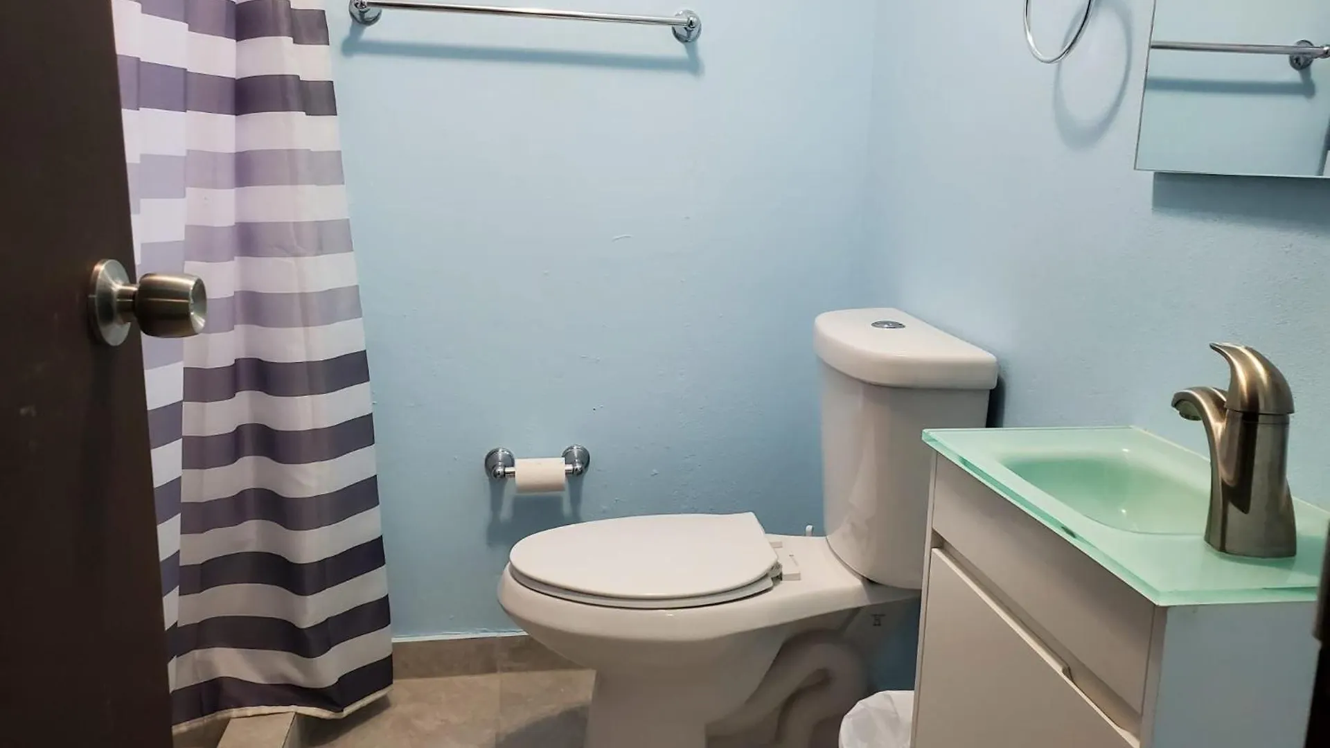 Chic 3 Bedroom Unit, Few Steps To The Ocean, Barbosa Unit 4 Catano Apartamento